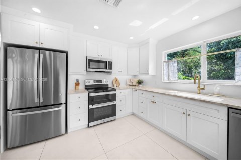 Villa ou maison à vendre à Plantation, Floride: 4 chambres, 177.81 m2 № 2407768 - photo 4