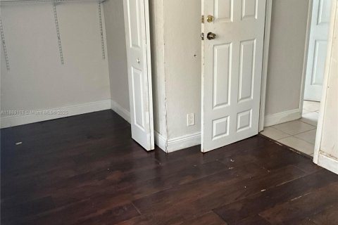 Casa en venta en Lauderhill, Florida, 4 dormitorios, 141.21 m2 № 1938755 - foto 5