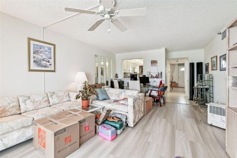 Condominio en venta en Redington Shores, Florida, 2 dormitorios, 108.23 m2 № 1900423 - foto 16