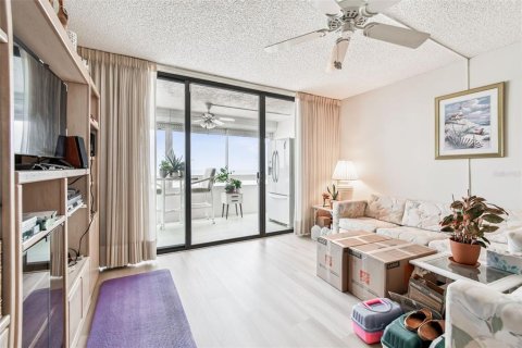 Condominio en venta en Redington Shores, Florida, 2 dormitorios, 108.23 m2 № 1900423 - foto 15
