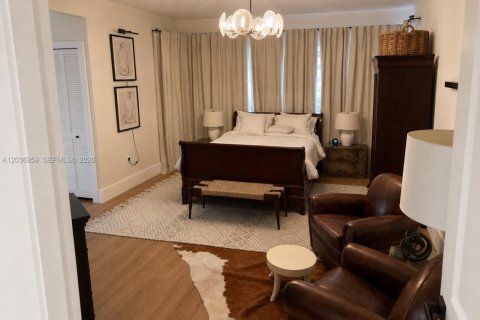 Casa en venta en Miami, Florida, 6 dormitorios, 343.55 m2 № 2189396 - foto 22