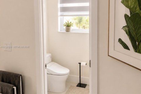 Casa en venta en Miami, Florida, 6 dormitorios, 343.55 m2 № 2189396 - foto 27