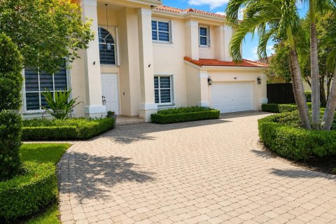 Casa en venta en Miami, Florida, 6 dormitorios, 343.55 m2 № 2189396 - foto 4