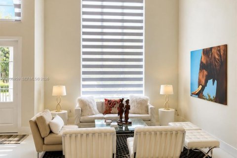 Casa en venta en Miami, Florida, 6 dormitorios, 343.55 m2 № 2189396 - foto 7
