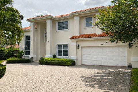 Casa en venta en Miami, Florida, 6 dormitorios, 343.55 m2 № 2189396 - foto 6