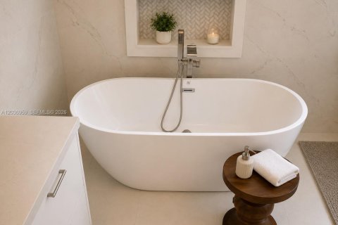 Casa en venta en Miami, Florida, 6 dormitorios, 343.55 m2 № 2189396 - foto 28