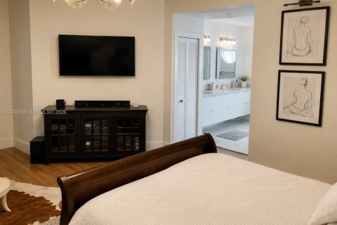 Casa en venta en Miami, Florida, 6 dormitorios, 343.55 m2 № 2189396 - foto 23