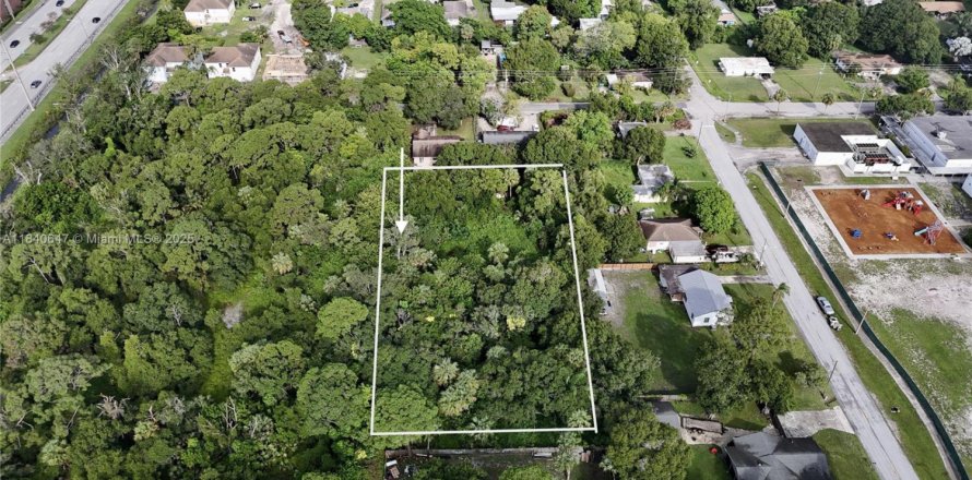 Terrain à St. Lucie, Floride № 1960645