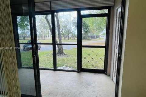 Condominio en venta en Miami, Florida, 3 dormitorios, 96.62 m2 № 2011747 - foto 16