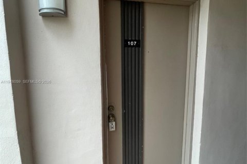 Condominio en venta en Miami, Florida, 3 dormitorios, 96.62 m2 № 2011747 - foto 3