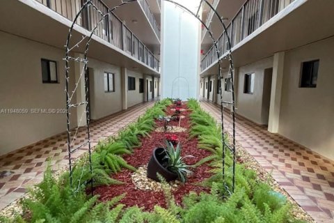 Condominio en venta en Miami, Florida, 3 dormitorios, 96.62 m2 № 2011747 - foto 2