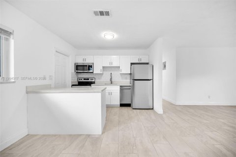 Casa en alquiler en Fort Lauderdale, Florida, 2 dormitorios, 99.41 m2 № 2026011 - foto 16