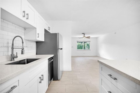 Casa en alquiler en Fort Lauderdale, Florida, 2 dormitorios, 99.41 m2 № 2026011 - foto 4