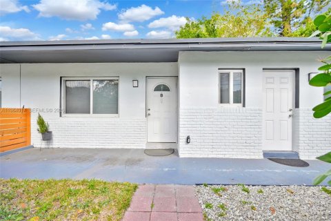 Casa en alquiler en Fort Lauderdale, Florida, 2 dormitorios, 99.41 m2 № 2026011 - foto 10