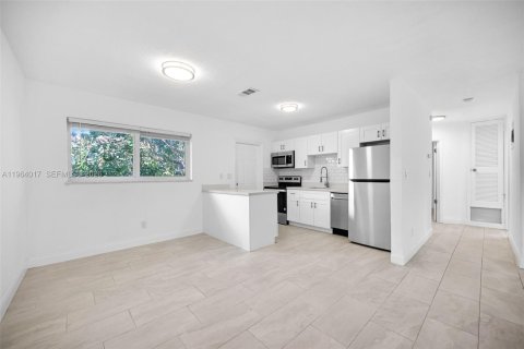 Casa en alquiler en Fort Lauderdale, Florida, 2 dormitorios, 99.41 m2 № 2026011 - foto 5