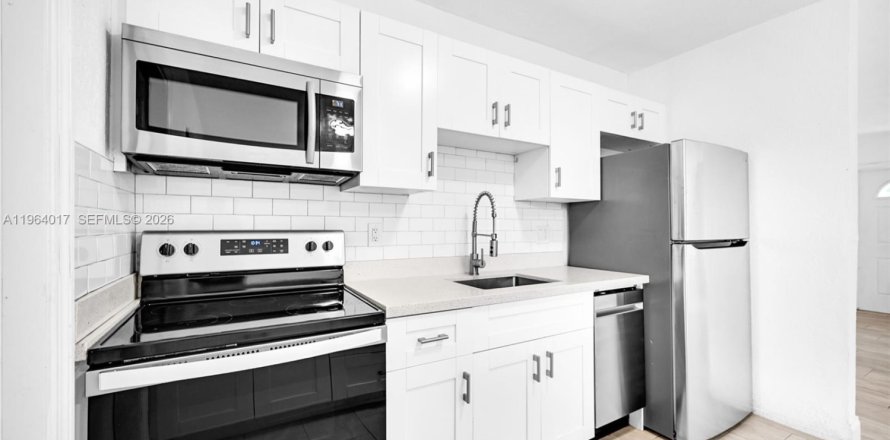 Casa en Fort Lauderdale, Florida 2 dormitorios, 99.41 m2 № 2026011