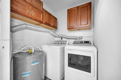 Casa en alquiler en Fort Lauderdale, Florida, 2 dormitorios, 99.41 m2 № 2026011 - foto 15