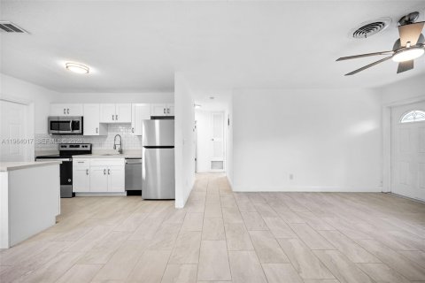 Casa en alquiler en Fort Lauderdale, Florida, 2 dormitorios, 99.41 m2 № 2026011 - foto 28