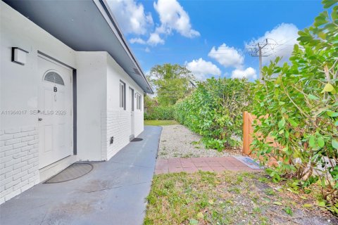 Casa en alquiler en Fort Lauderdale, Florida, 2 dormitorios, 99.41 m2 № 2026011 - foto 11