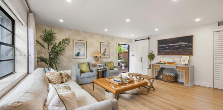 Таунхаус в Майами, Флорида 3 спальни, 146.32м2 № 1973920