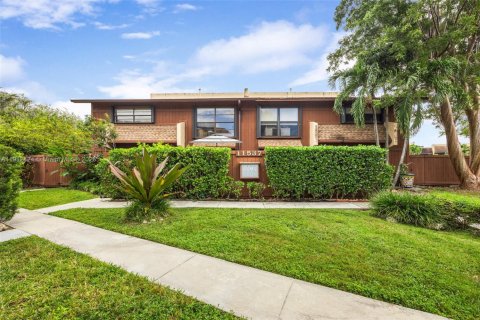 Купить таунхаус в Майами, Флорида 3 спальни, 146.32м2, № 1973920 - фото 23