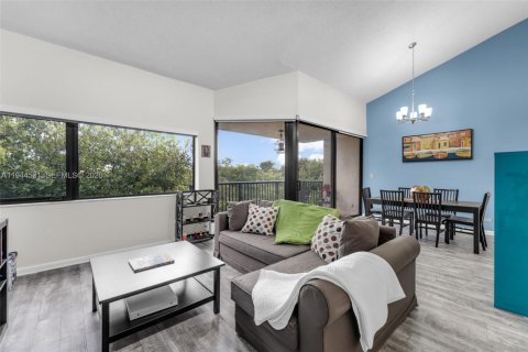 Кондоминиум с 2 спальнями в Майами, Флорида № 2001738