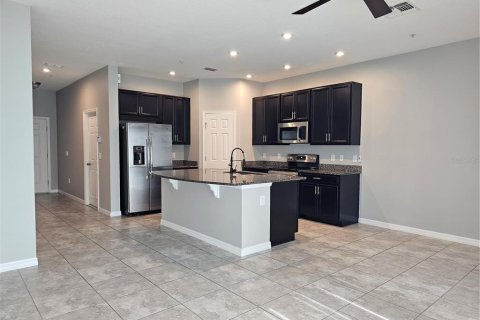 Touwnhouse à louer à Orlando, Floride: 3 chambres, 174.01 m2 № 2204836 - photo 2
