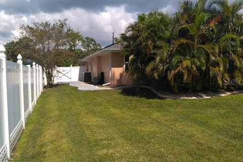 Villa ou maison à vendre à Port Charlotte, Floride: 4 chambres, 168.52 m2 № 1392798 - photo 4