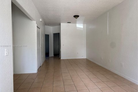 Condominio en alquiler en Homestead, Florida, 2 dormitorios, 91.88 m2 № 2339869 - foto 4