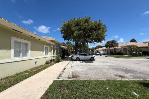 Condominio en alquiler en Homestead, Florida, 2 dormitorios, 91.88 m2 № 2339869 - foto 2