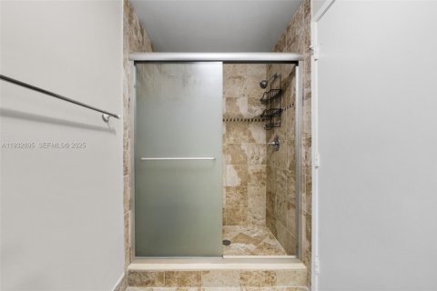 Condo in Davie, Florida, 2 bedrooms  № 1991592 - photo 17