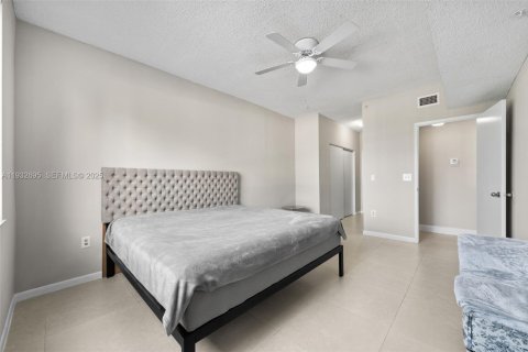 Condo in Davie, Florida, 2 bedrooms  № 1991592 - photo 15