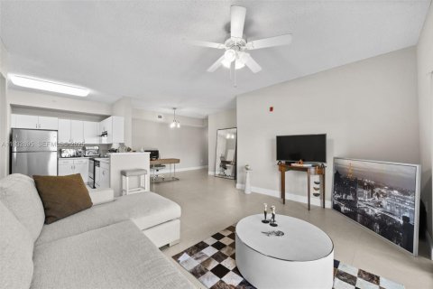 Condo in Davie, Florida, 2 bedrooms  № 1991592 - photo 1