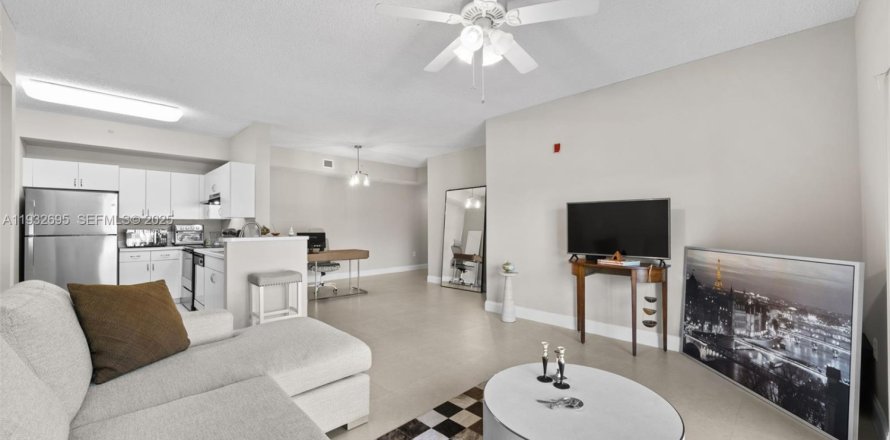 Condo in Davie, Florida, 2 bedrooms  № 1991592
