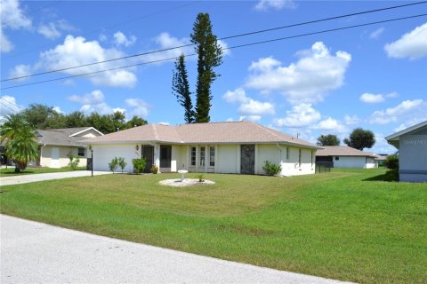 Casa en venta en Rotonda, Florida, 2 dormitorios, 163.42 m2 № 1910697 - foto 1