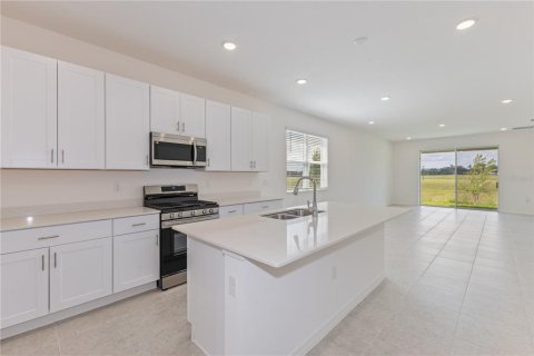 House in Wildwood, Florida 3 bedrooms, 159.14 sq.m. № 2211425 - photo 2