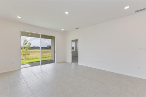 House in Wildwood, Florida 3 bedrooms, 159.14 sq.m. № 2211425 - photo 6