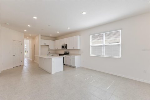 House in Wildwood, Florida 3 bedrooms, 159.14 sq.m. № 2211425 - photo 4