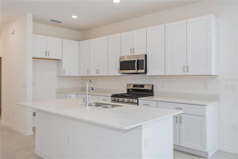 House in Wildwood, Florida 3 bedrooms, 159.14 sq.m. № 2211425 - photo 3
