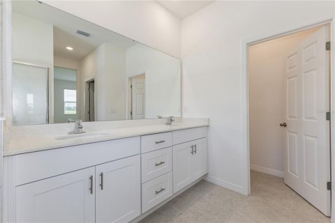 House in Wildwood, Florida 3 bedrooms, 159.14 sq.m. № 2211425 - photo 12