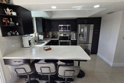 House in Deerfield Beach, Florida 3 bedrooms, 133.41 sq.m. № 1954197 - photo 10