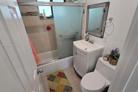 House in Deerfield Beach, Florida 3 bedrooms, 133.41 sq.m. № 1954197 - photo 13