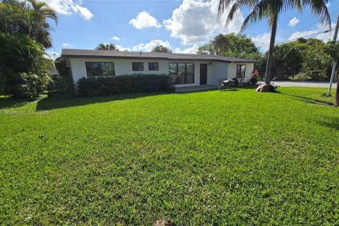House in Deerfield Beach, Florida 3 bedrooms, 133.41 sq.m. № 1954197 - photo 18