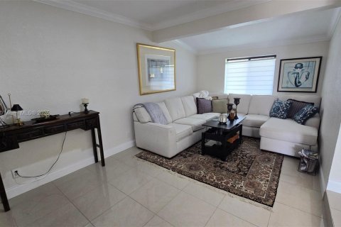 House in Deerfield Beach, Florida 3 bedrooms, 133.41 sq.m. № 1954197 - photo 11
