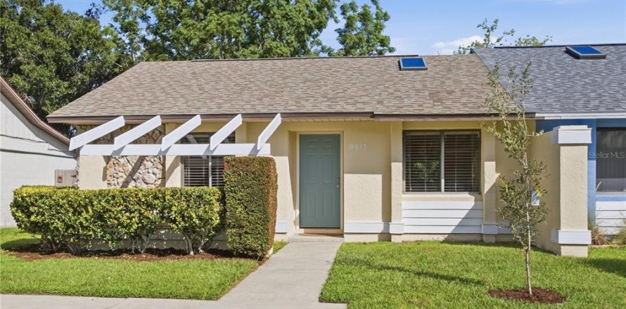 Duplex in Orlando, Florida 2 bedrooms, 79.71 sq.m. № 2375805