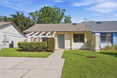 Duplex in Orlando, Florida 2 bedrooms, 79.71 sq.m. № 2375805 - photo 2