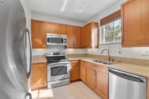 Touwnhouse à vendre à Fort Lauderdale, Floride: 2 chambres, 165.46 m2 № 2374894 - photo 3