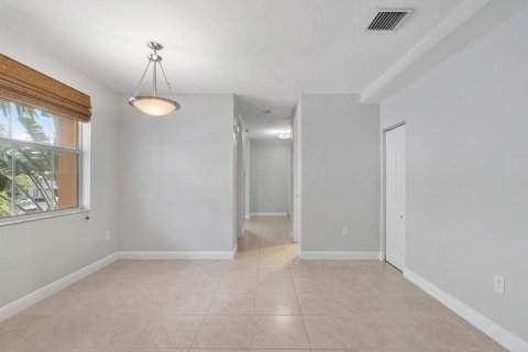 Touwnhouse à vendre à Fort Lauderdale, Floride: 2 chambres, 165.46 m2 № 2374894 - photo 12