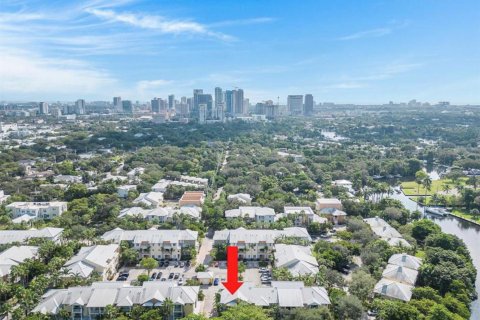 Touwnhouse à vendre à Fort Lauderdale, Floride: 2 chambres, 165.46 m2 № 2374894 - photo 2