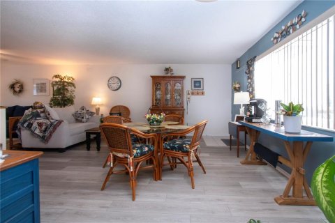 Condo in Bradenton, Florida, 1 bedroom  № 1907793 - photo 10
